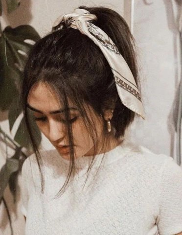 ผ้ามัดผม (เหมือนเดิมค่ะ ผูกตรงไหนก็ได้ ไม่ใช่ตามทรงผมแบบในรูป)​