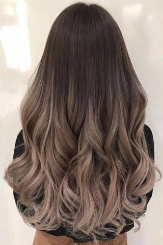 สีน้ำตาลอ่อนเข้ม