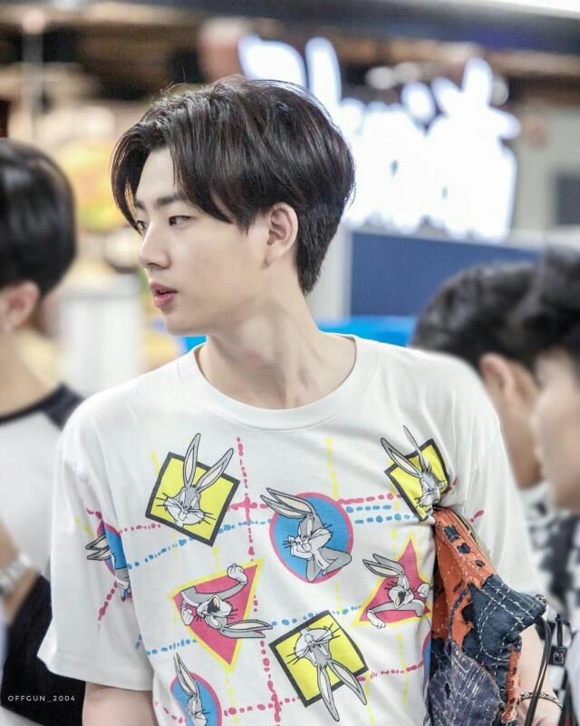 ใครเอ่ย??