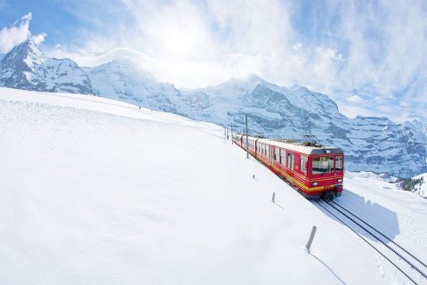 ยอดเขาจุงเฟรา ประเทศสวิตเซอร์แลนด์ : สถานที่ที่สุดหนาวเตรียมลุยหิมะที่ต้องเพิ่มความอบอุ่นให้กันและกัน :)