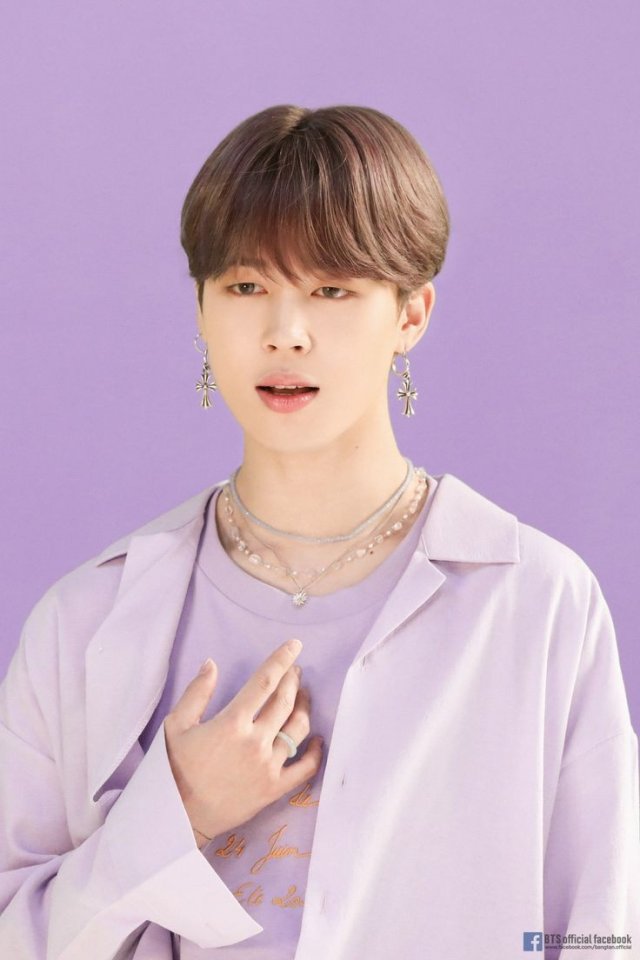 ไมค์โคโฟนของ JIMIN สี อะไร?