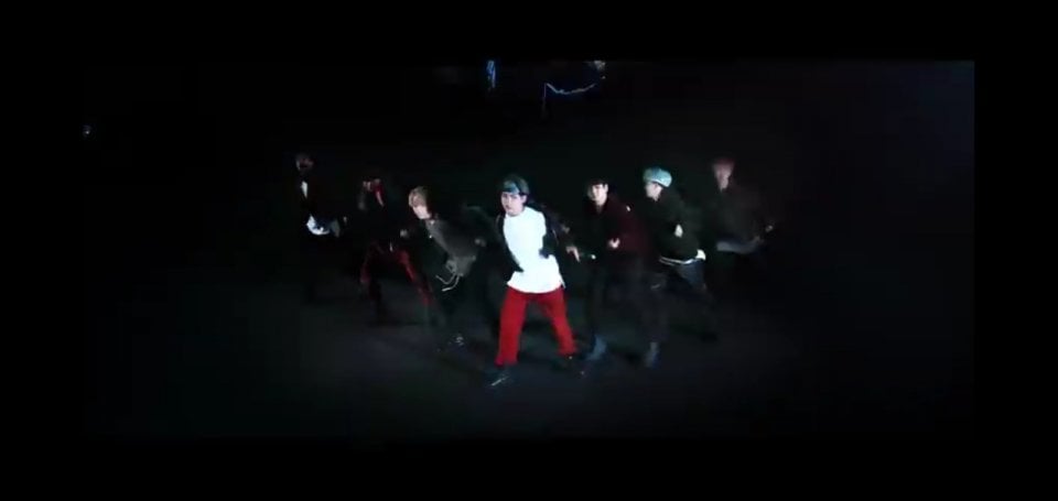 ภาพนี้มาจาก MV เพลงอะไร?