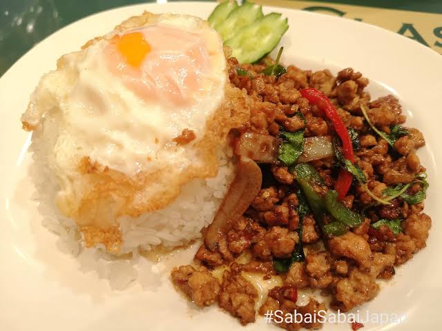 ข้าวกระเพราไข่ดาว