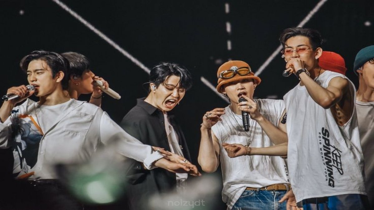 🎙️🎁🎼1 song got7 will give you as a gift.🖤✨