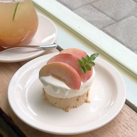 Peach cheesecake