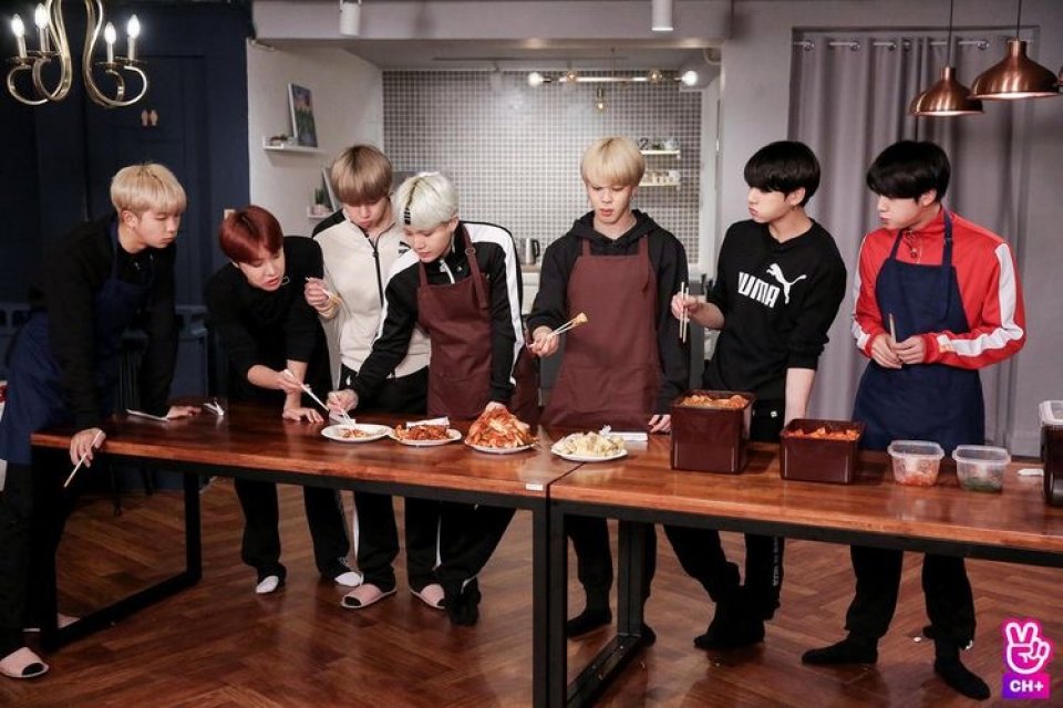 Run bts ep.นี้ใครที่จับมือพี่จินแต่มือตัวเองเปื้อนซอส