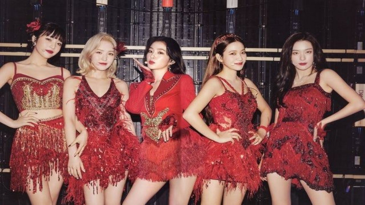 Which country will you travel with which member in Red velvet?