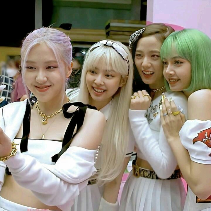 Black pinkคนไหนที่เป็นแบรด?. CE'LINE