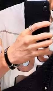 มือของใครน๊าาา