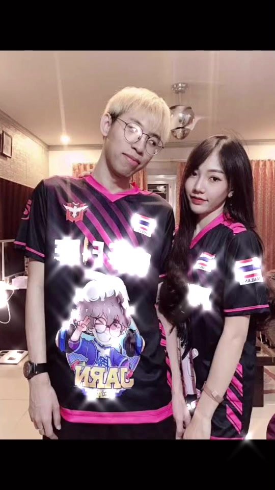 คู่รักคู่นี้คือใคร