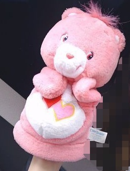 คนที่ถือCarebearตัวนี้คือใคร