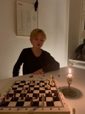 play chess