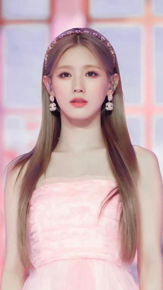 Miyeon[((G)i-dle)] position
