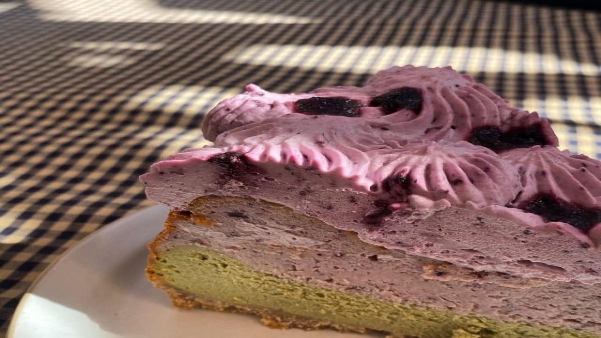Let's choose a purple dessert.