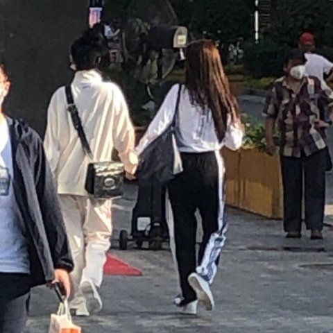 what is it, jennie and y/n ???