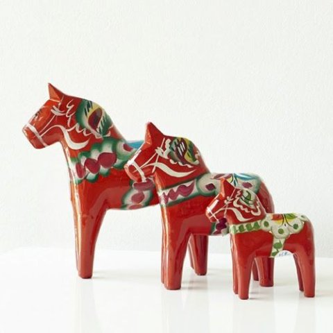 Dala Horse (ม้าไม้แกะสลัก)