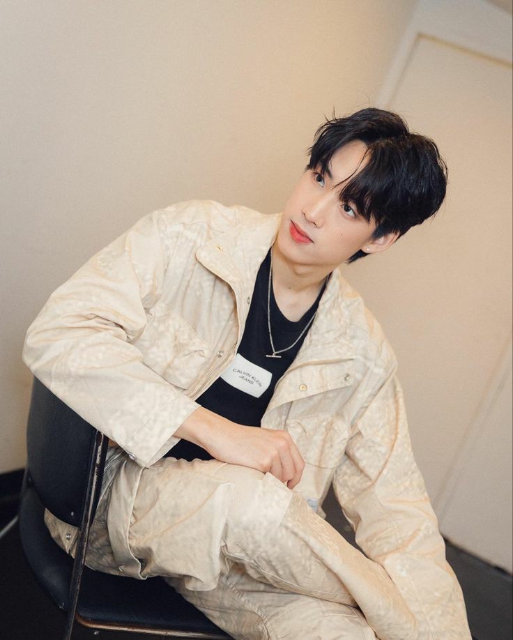 คนนี้มีชื่อว่าอะไร?