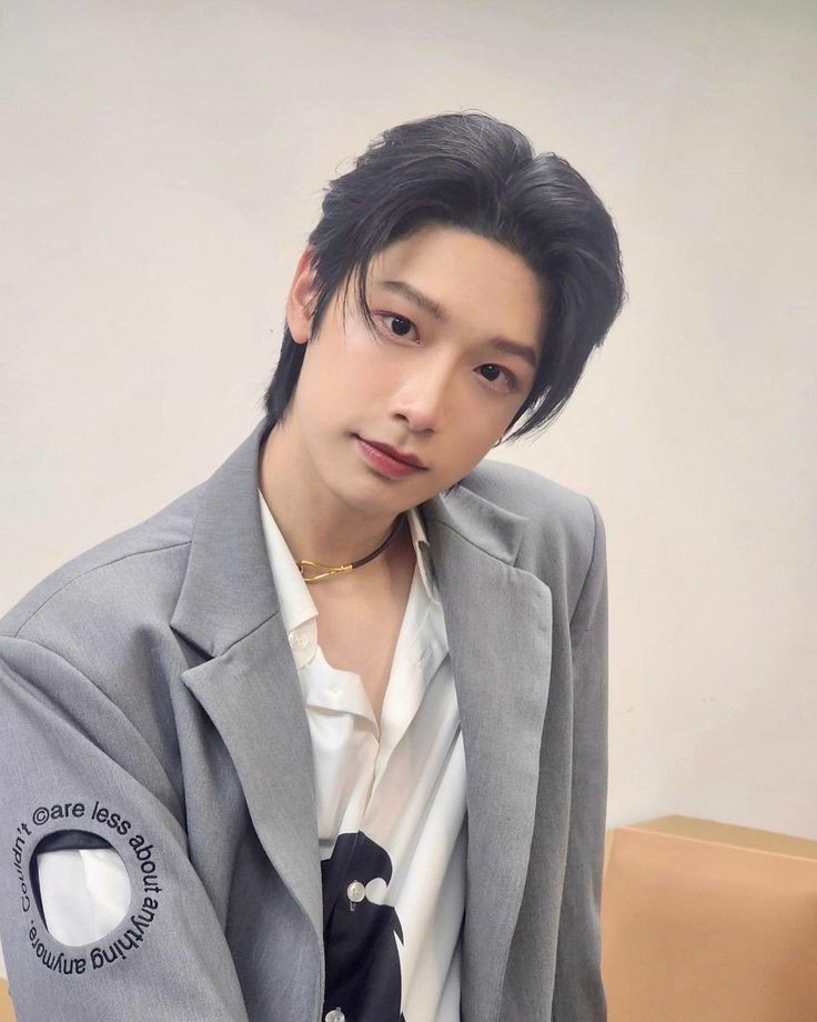 คนนี้มีชื่อว่าอะไร?