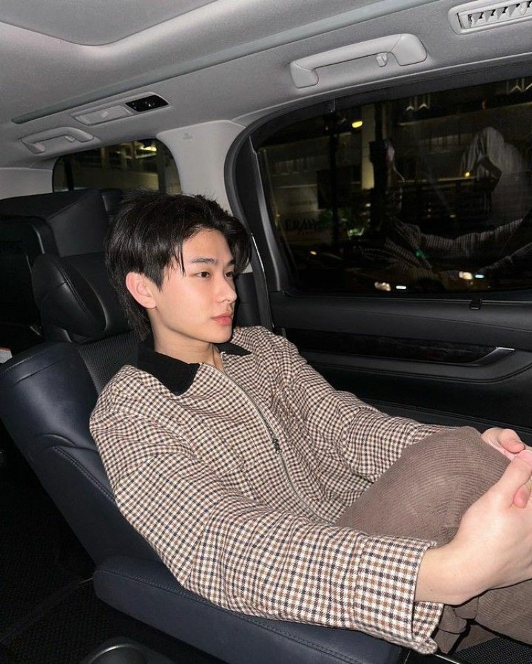 คนนี้มีชื่อว่าอะไร?