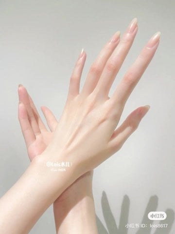 มือที่เรียวยาว