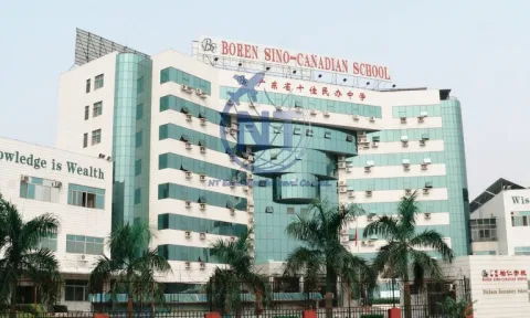 โรงเรียน Boren Sino-Canadian School เป็นโรงเรียนนานาชาติใน Jiangmen, Guangdong