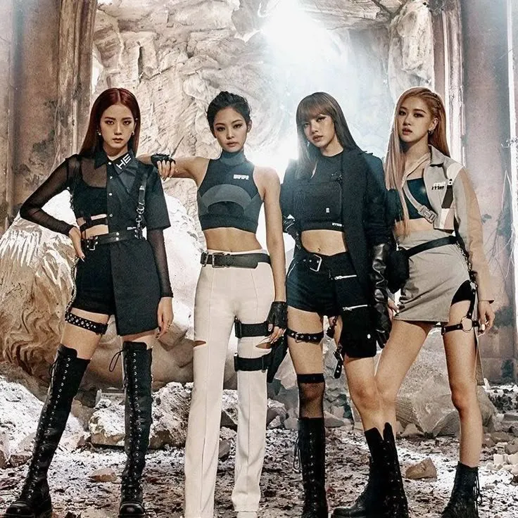 ต่อไปเป็นเพลง Kill This Love