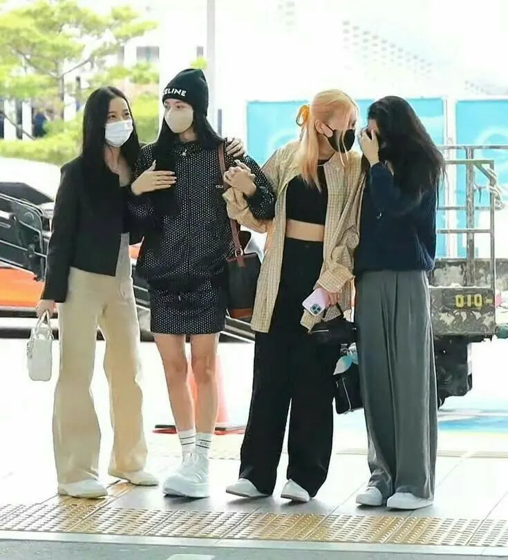 คุณและเมมเบอร์ทั้ง4คน จะได้ไปจัดคอนเสิร์ตที่ฝรั่งเศส แฟชั่นสนามบินของคุณ✈️