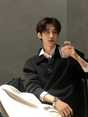 หลงอี้ ครอบครัวนักธุรกิจติดท็อปโลก