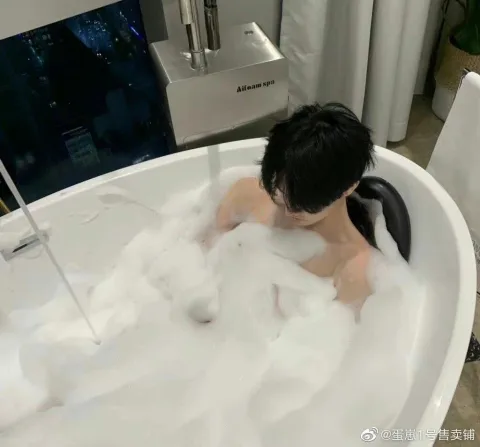 กำลังแช่ฟองสบู่(น่ารักอ่ะ)
