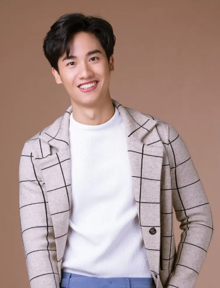 คนนี้ชื่อว่า??