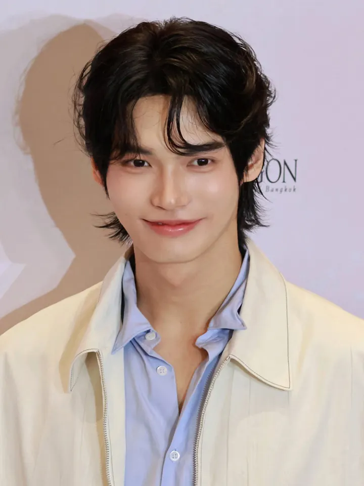 คนนี้ชื่อว่า??