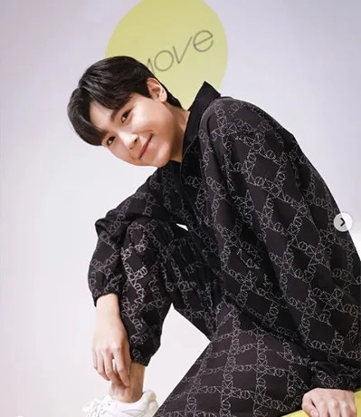 คนนี้ชื่อว่า??