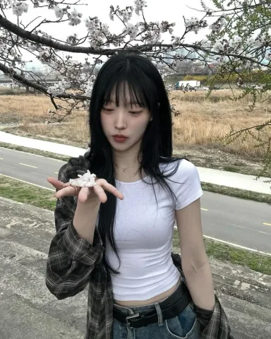 Kim Yerin 🇰🇷 19 years old, 168 cm, Main rapper, Sub-vocalist, Main dancer