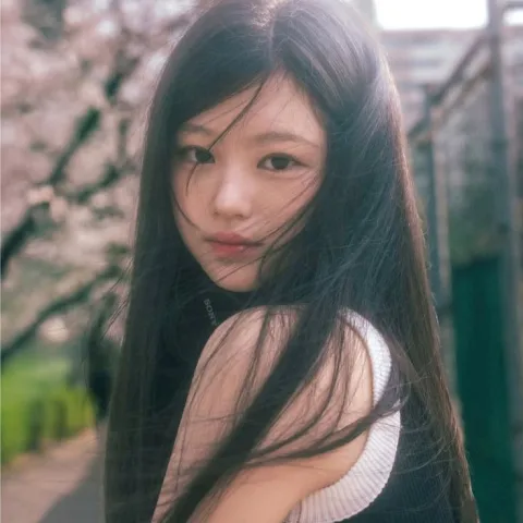 NIN 🇻🇳 19 years old, 165 cm, main vocal, high note, lead dancer, back-up vocal
