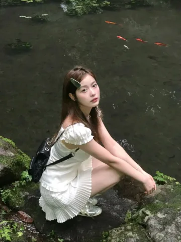 Anda 🇰🇷🇹🇭 19 years old, 170 cm, visual, center, main vocalist, sub rapper