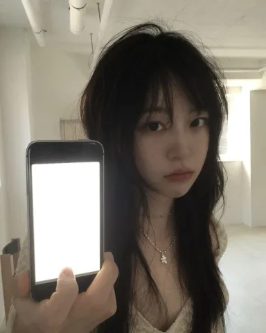 Ningning 🇻🇳 18 years old, 163 cents, Maknae, sub vocalist, lead dancer, main rapper