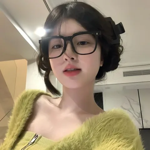 น้ำ อายุ 21y