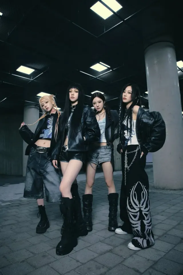 ชุดขึ้น stage เพลง amrgeddon