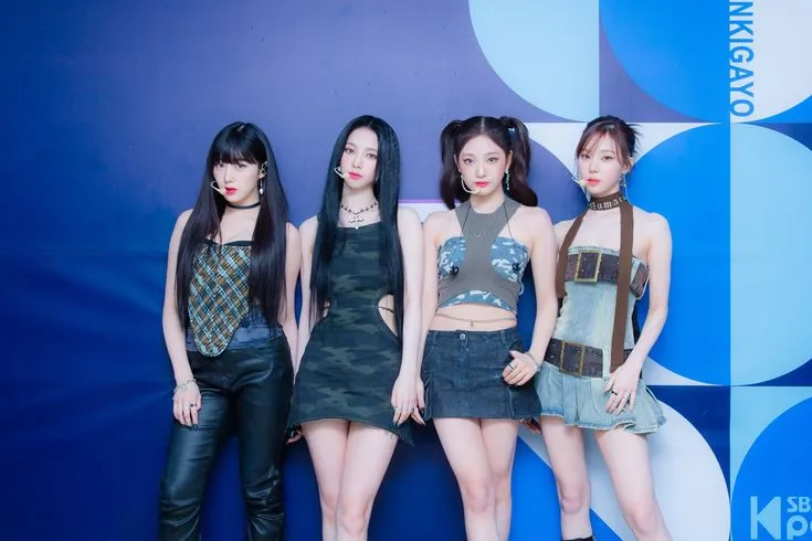 ชุดขึ้น stage เพลง spicy