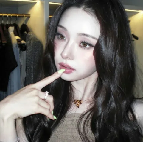 @dear.zia on IG
