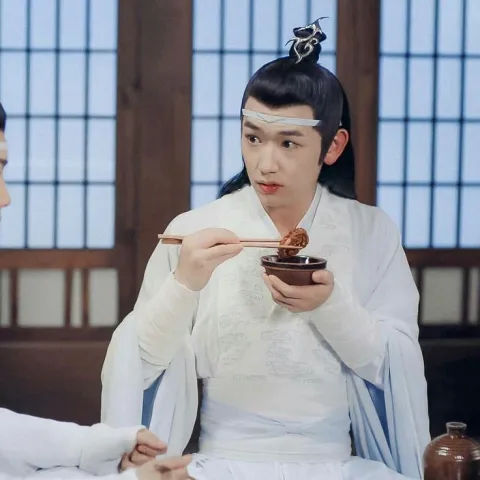 ท่านพี่จิงอี้ลูกพี่ลูกน้องที่เป็นลูกท่านน้ากับท่านลุงของคุณ