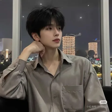 หนุ่มหน้าหวานลูกครึ่งญี่ปุ่นใช้ชีวิตชิวๆ