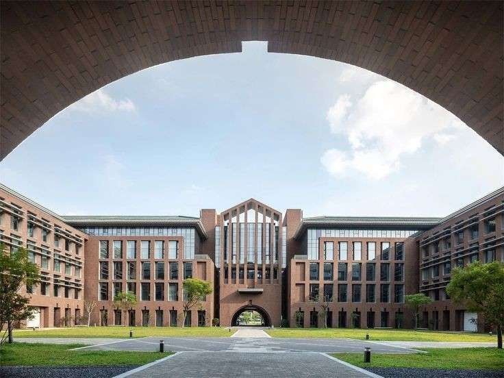 ไปเรียนโรงเรียนประจำเอกชนกัน