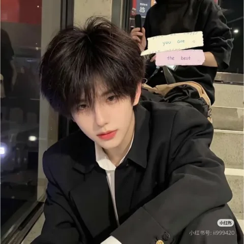 นี่ฉันรู้จักเขาหรอเขาจองฉันไม่กระพริบตาเลย