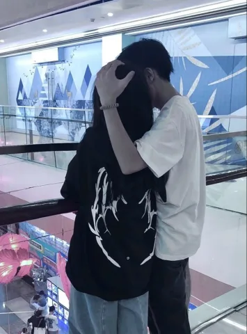 จับ-ลูบหัว