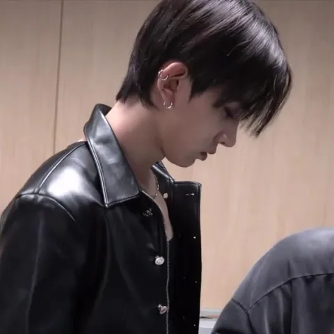 All black fit (ชุดดำทั้งเซต)