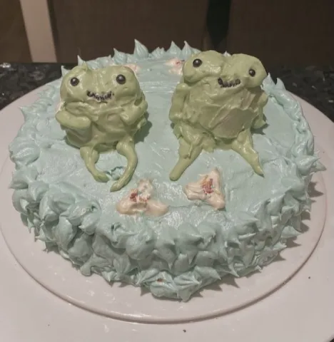A frog-shaped cake with your name on it (เค้กรูปกบที่มีชื่อคุณติดไว้)