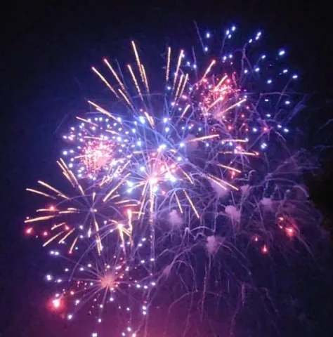 Fireworks spelling your nickname (พลุที่ระเบิดเป็นชื่อเล่นคุณกลางฟ้า)