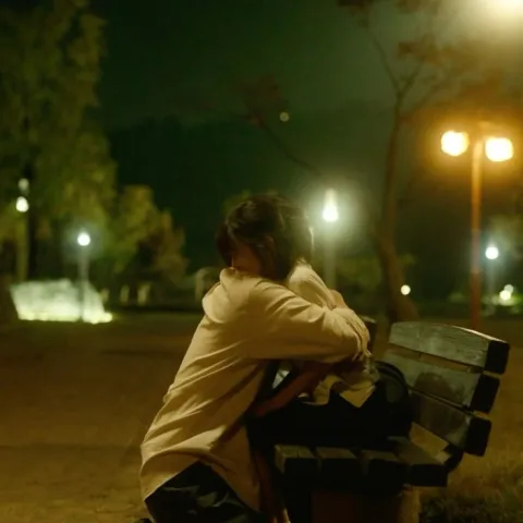 Going somewhere with no crowd at all. - ไปที่ไหนก็ได้ที่ไม่มีผู้คนเลย