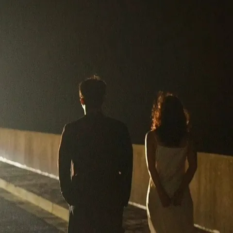 Late-night walk while talking nonsense. - เดินคุยเรื่อยเปื่อยตอนดึกๆ